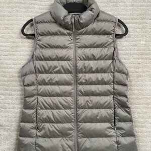 Uniqlo light weight down vest